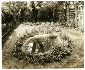 Garden of Mrs W H Wells 265 W 11th, Greenwich Village, New York, USA, c.1936-37
