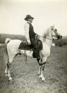 Homer Davenport cartoonist on his Arabian horse, c.1905-12