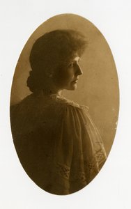 Oval portrait of woman, c.1905-40
