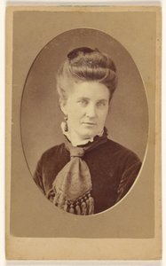 Unidentified woman, printed in quasi-oval style