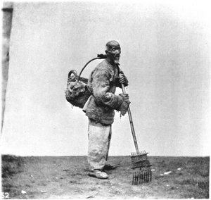 A daily newspaper in China around 1870 by John Thomson