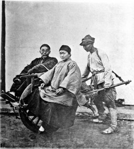 China, the rickshaw c.1870 (photo)