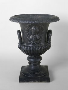 Washington Vase by Jordan L. Mott