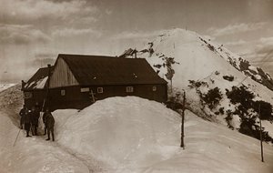 Album: My World War Memories of the South-Western Front in Carinthia, Italy, Trentino-Alto Adige 31/03/1915-12/11/1918: Military Barrack (b/w photo)
