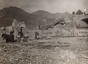 Album "Meine weltkriegs - Erinnerungen South-West Front (Carinthia, Italy, South Tyrol) 31/03/1915-12/11/1918 - Josef Zohles Wien": rubble of a bridge over the Tagliamento