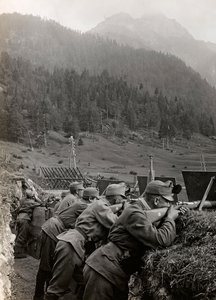 Album "Meine weltkriegs - Erinnerungen South-West Front (Carinthia, Italy, South Tyrol) 31/03/1915-12/11/1918 - Josef Zohles Wien": soldiers in the trenches