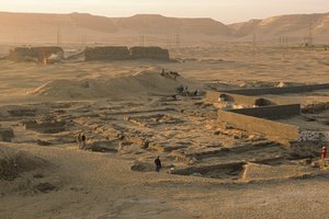 Abydos, Site overview of 1st dynasty Pharaoh Aha ceremonial enclosure, ca 2950 B.C.