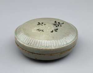 Covered Box with Inlaid Design of Chrysanthemum Spray, Mid 12th Century