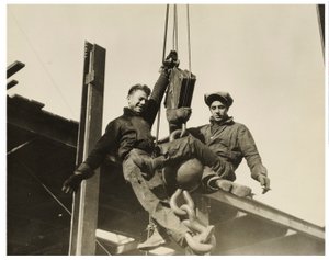 Construction workers empire state building, c.1930