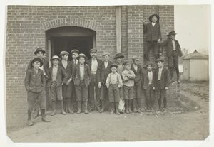 Noon Hour, King Manufacturing Co., Augusta, Georgia by Lewis Wickes Hine