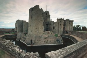 Raglan Castle, Monmouthshire, South Wales, UK by Unbekannt Unbekannt