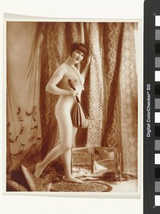 Standing Female Nude by Léo