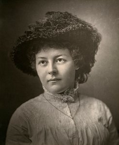Adela Measor, Irish actress by London Stereoscopic and Photographic Co