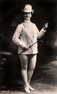 Lily Iris, actress by London Stereoscopic and Photographic Co