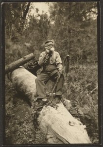 Fleckenstein on a Log