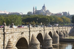 Puente de Segovia, originally built by Juan de Herrera (1530-97) and rebuilt in 1682