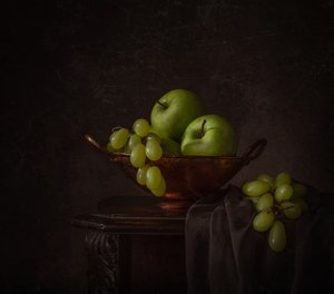 Moody Green Fruit Bowl