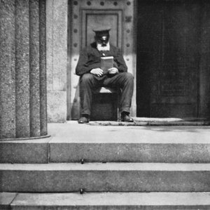 Berlin: Der Pfortner; Porter by Mario Bucovich