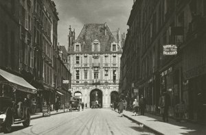 Paris: Rue de Birague by Mario Bucovich