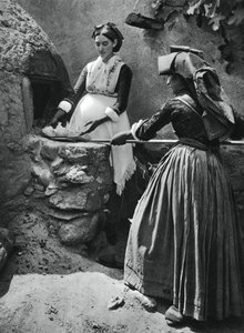 Women at the oven, Sardinia, Italy, 1937