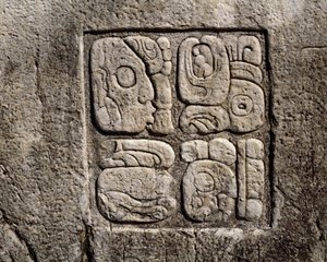 Glyphs in the house C, patio 2 in the palace