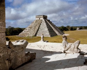 The castillo from the temple of the warriors, 750-1200 by Mayan
