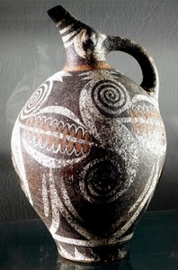 Minoan art: ceramic jug decorated with polychrome drawings