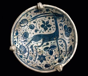 Art mudejar: ceramic cup azul, decorated with a deer of Paterna, Manises (Hispano-Moorish style). 14th or 15th century