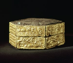 Hexagonal pyxis decorated with animals, from Grave V, Grave Circle A, Mycenae