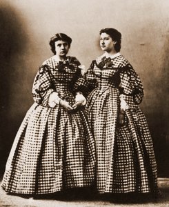 Portrait of Judith Gautier and her sister, novelist 1850-1917 (photo)