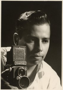 Orlando Suero portrait with Rolleiflex camera