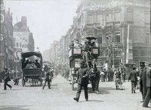 Ludgate Circus, London, Prepared for the Queen