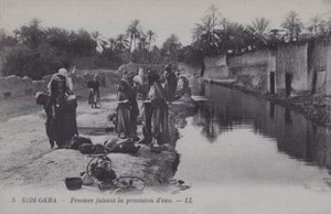 Women collecting water in Sidi-Okba, Algeria