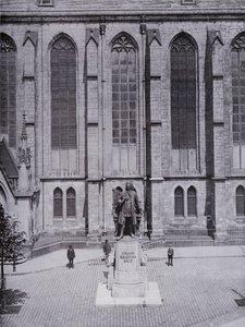 Leipzig: Thomaskirche with Bach Monument by Photographer German