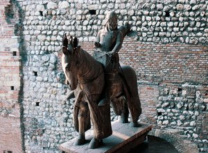 Equestrian statue of Cangrande I della Scala, Castelvecchio, Verona, Veneto, Italy