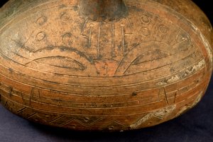 Carinated Vase / Paracas Culture