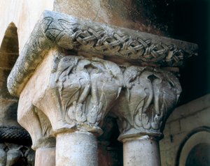 Romanesque art: capitals of the cloister decorated with birds