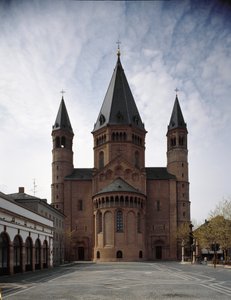 Romanesque art: view of the cathedral of Saint Martin, built between the 10th and 12th centuries by Romanesque