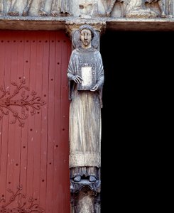 View of a sculpture on the central pillar of the central portal (1140-1200)
