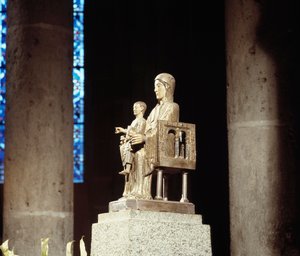 Virgin and Child (sculpture)
