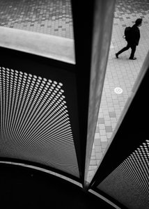Geometric Urban Walk