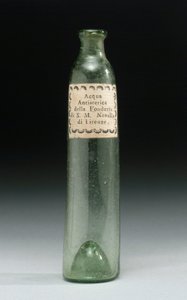 Bottle which contained anti-hysteria water, from the Fonderia di Sua Altezza Reale, Officina Profumo, Farmaceutica di Santa Maria Novella, Florence, c.1850-1920 by School Italian