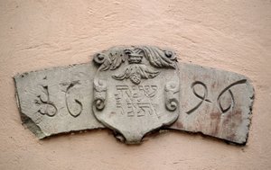 The alleyway of the Jews in Obernai (67). Places of worship: inscription bearing a Hebrew date and the corresponding date of the Christian era: 1696. A synagogue was reportedly built two years after the authorization of Intendant La Grange, which allowed J