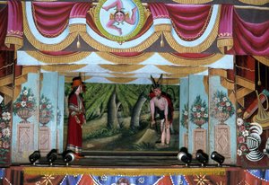 Puppi Theatre in Palermo. These puppets, belonging to a Sicilian tradition dating back to ancient times, aim to tell the story of invasions and Norman conquests. On the upper part of the photograph is the Sicilian symbol of Trinacria (Trinacria). Palermo
