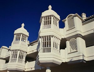 Houses in the marina by School Spanish