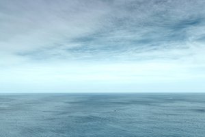 Calm Ocean Horizon by Shijimi