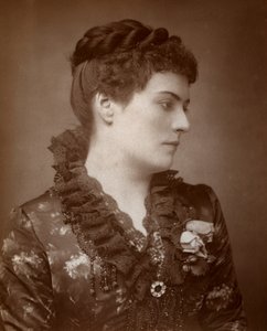 Sophie Eyre, British actress, 1883