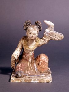 Statuette depicting a woman in traditional costume from the Tang Dynasty