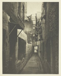Close No. 101 High Street by Thomas Annan