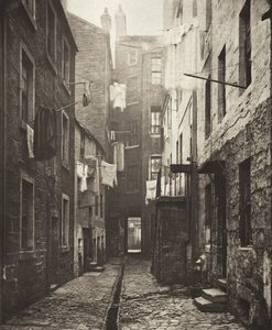 Close No. 75 High Street by Thomas Annan